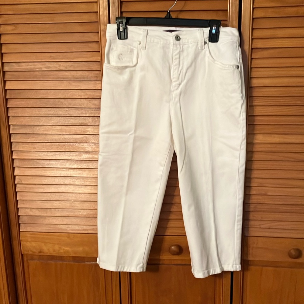 Gloria Vanderbilt white size 6 capris